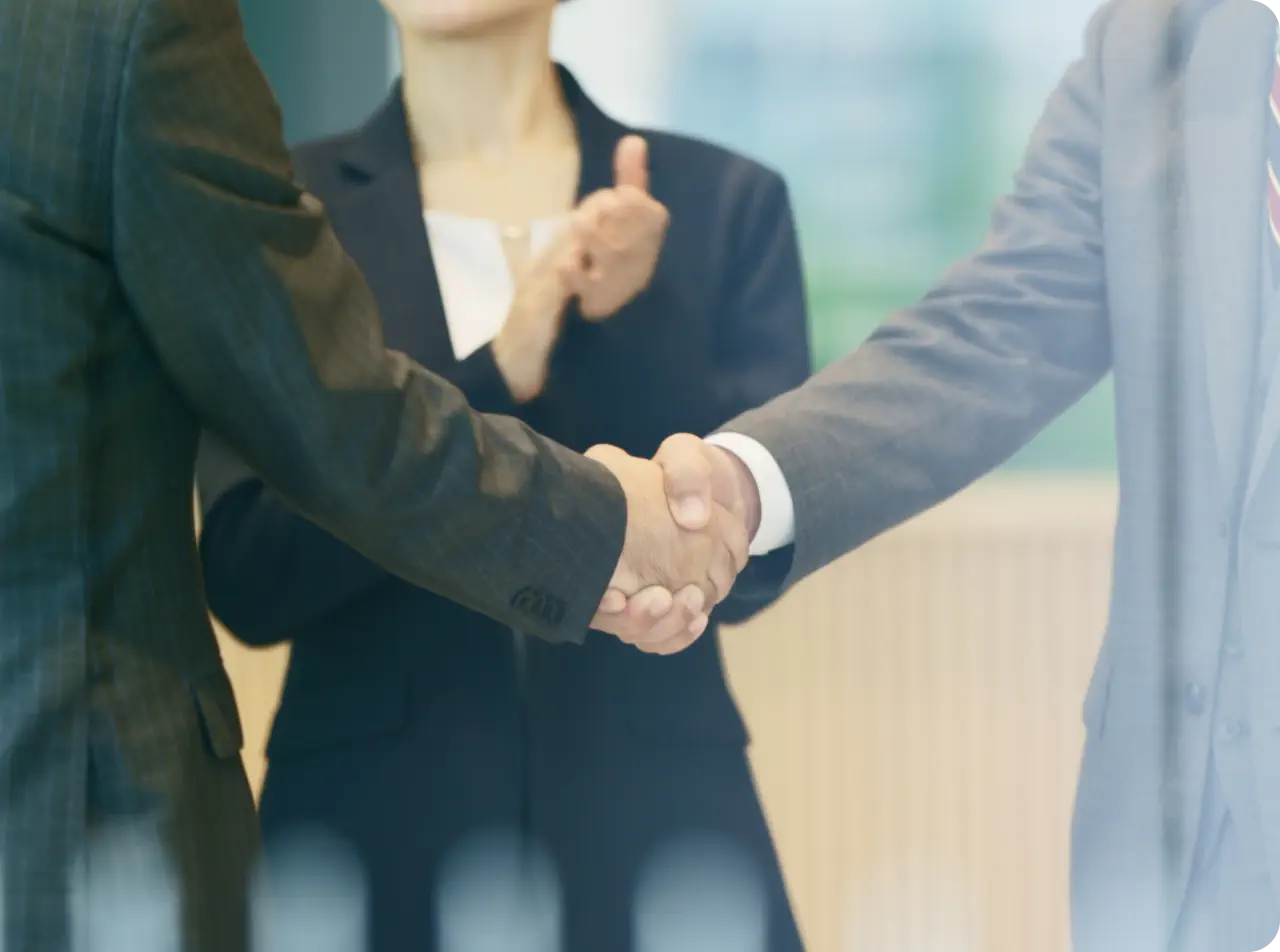 成功報酬型で<br class="hidden-s" />結果にコミット